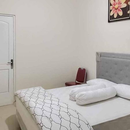 Wisma Talenta Mitra Reddoorz Jacarta Exterior foto